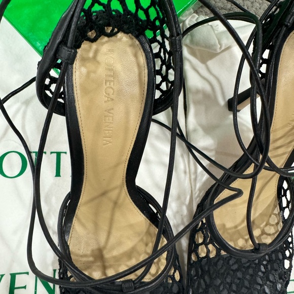 Size 7, true to size black heels - Picture 3 of 8